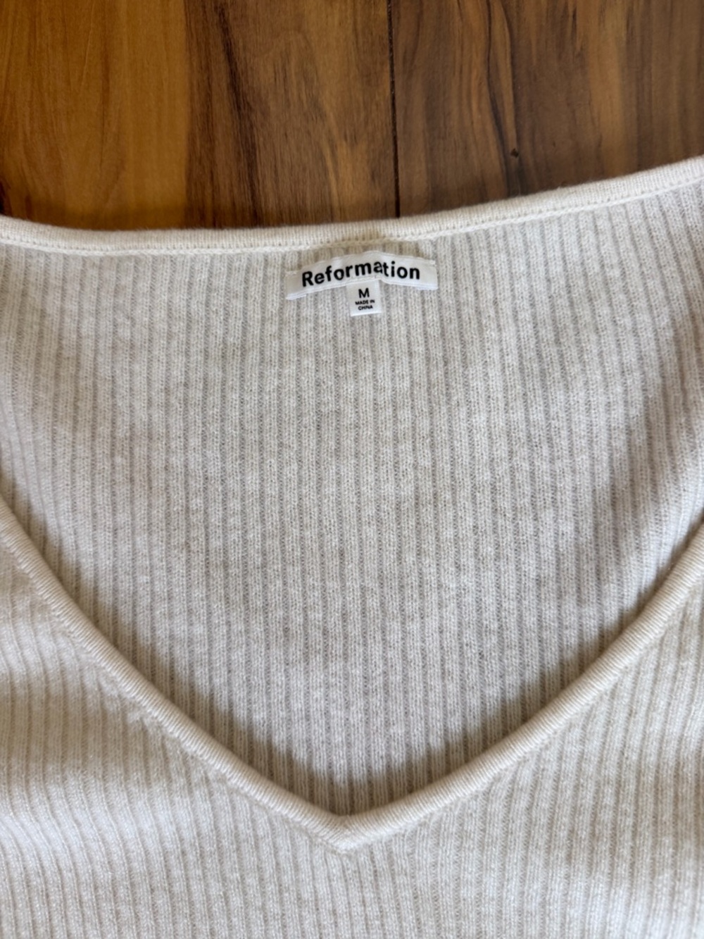 Reformation Hart cashmere Soft Cream V-Neck Ribbed Sweater - Picture 4 of 7